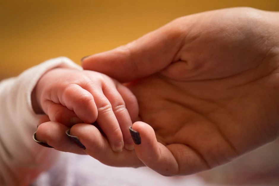 Không chỉ rụng tóc, mất ngủ: Sau sinh phụ nữ còn đối mặt loạt biến chứng đáng sợ này Không chỉ rụng tóc, mất ngủ: Sau sinh phụ nữ còn đối mặt loạt biến chứng đáng sợ này