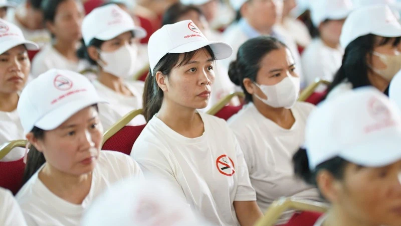Không để khói thuốc lá phủ lên sức khỏe, tương lai người lao động Không để khói thuốc lá phủ lên sức khỏe, tương lai người lao động