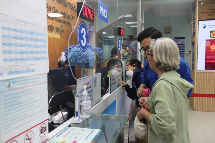 Không được yêu cầu nộp thẻ BHYT giấy khi áp dụng điện tử