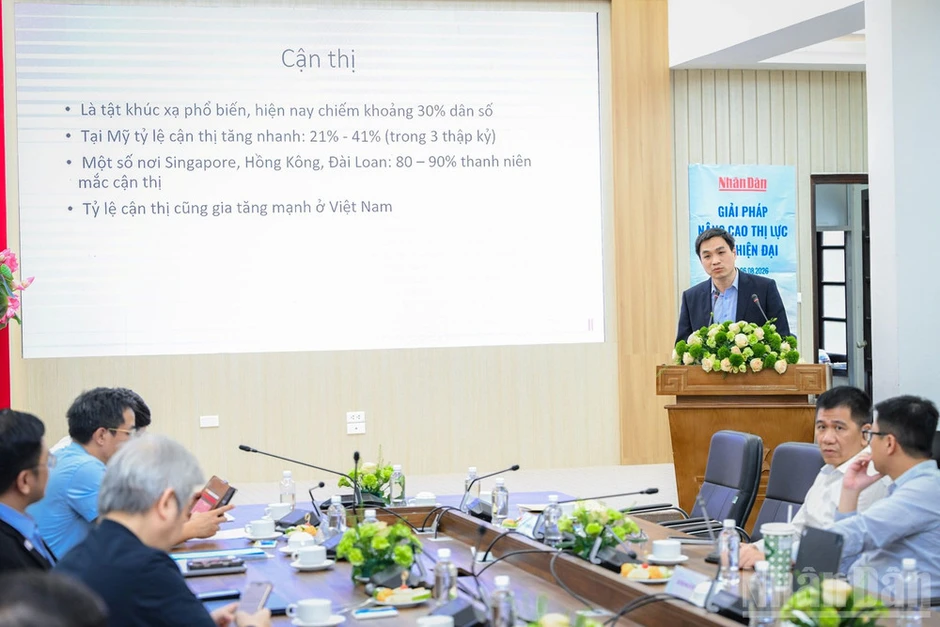Kiểm soát cận thị từ sớm để hạn chế độ cận tăng lên theo thời gian Kiểm soát cận thị từ sớm để hạn chế độ cận tăng lên theo thời gian