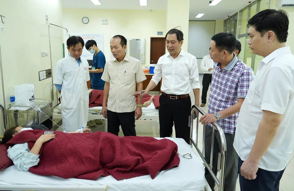 Kiểm tra 25 bếp ăn, cơ sở ăn uống sau vụ nghi ngộ độc tập thể ở Huế Kiểm tra 25 bếp ăn, cơ sở ăn uống sau vụ nghi ngộ độc tập thể ở Huế