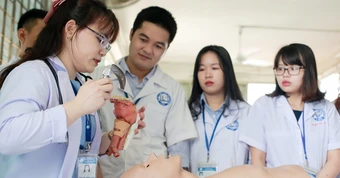 Kiểm tra đánh giá năng lực y bác sĩ để chuẩn hóa đầu ra