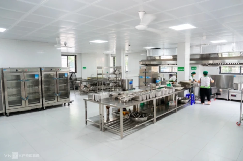 Kiểm tra đột xuất bếp ăn tập thể tại Hà Nội, Ninh Bình sau vụ 300 tấn lợn bẩn Kiểm tra đột xuất bếp ăn tập thể tại Hà Nội, Ninh Bình sau vụ 300 tấn lợn bẩn
