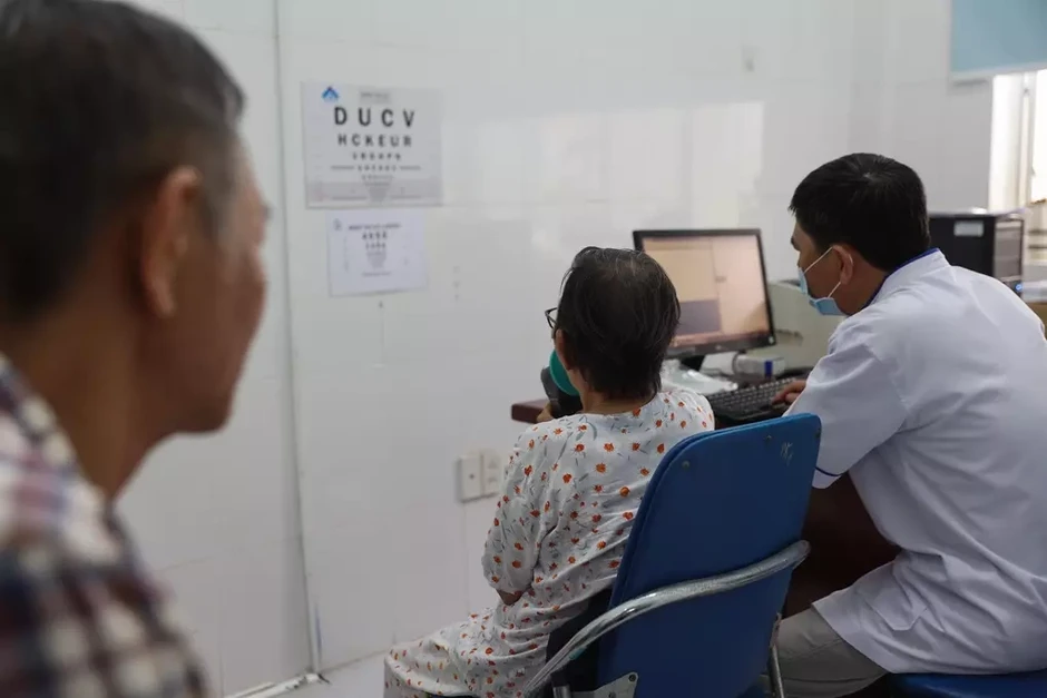 Kiệt sức bởi gồng gánh 'trả nợ, nuôi con, chăm bố mẹ già' Kiệt sức bởi gồng gánh 'trả nợ, nuôi con, chăm bố mẹ già'