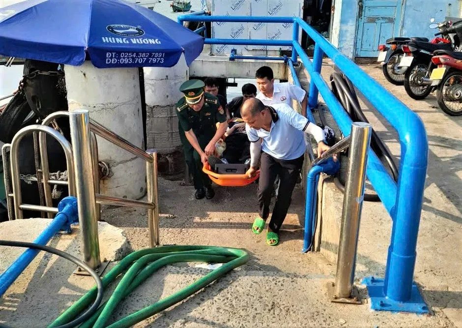Kịp thời cấp cứu thuyền viên nước ngoài gặp nạn trên biển Kịp thời cấp cứu thuyền viên nước ngoài gặp nạn trên biển