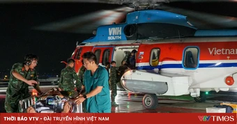 Kịp thời vận chuyển 2 bệnh nhân nguy cấp từ Trường Sa về đất liền điều trị