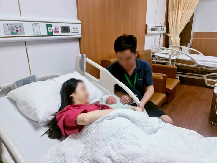 Kỳ tích 2 bé sinh đôi chào đời cách nhau 13 tuần