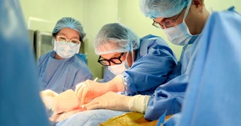 Kỳ tích tái tạo đường tiêu hóa sau uống nhầm thuốc tẩy bồn cầu