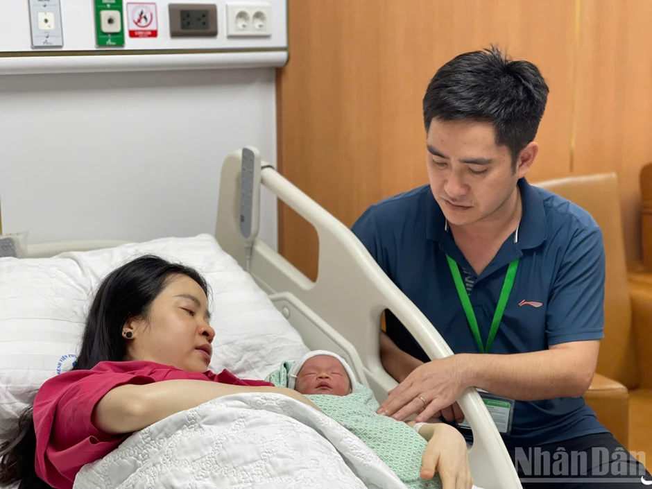 Kỳ tích y khoa: Cặp song thai chào đời cách nhau 13 tuần