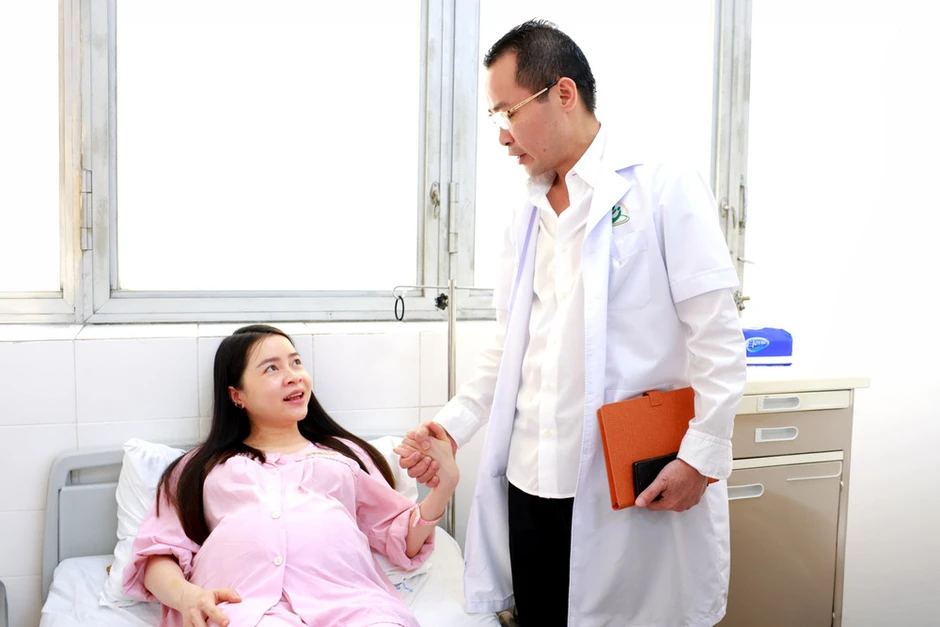 Kỳ tích y khoa: Cặp song thai chào đời cách nhau 13 tuần