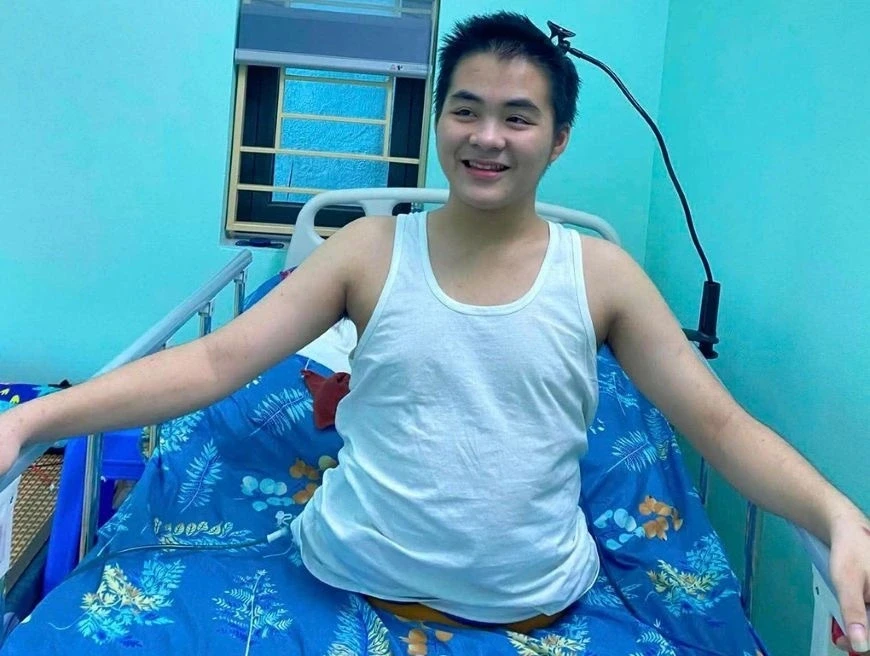 Kỳ tích y khoa: Cứu sống thiếu niên bị tai nạn chỉ còn một nửa cơ thể Kỳ tích y khoa: Cứu sống thiếu niên bị tai nạn chỉ còn một nửa cơ thể