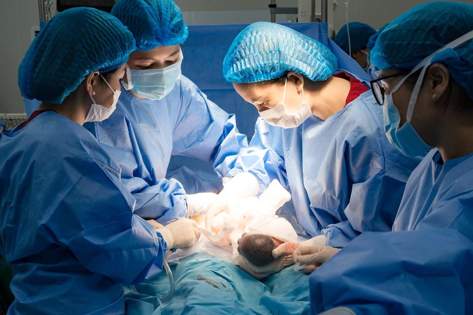 Kỳ tích y khoa: Tam thai chào đời cách nhau 36 giờ Kỳ tích y khoa: Tam thai chào đời cách nhau 36 giờ