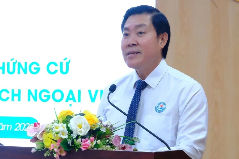 Kỳ vọng đại biểu ngành y mạnh dạn lên tiếng về thu nhập và thuốc điều trị