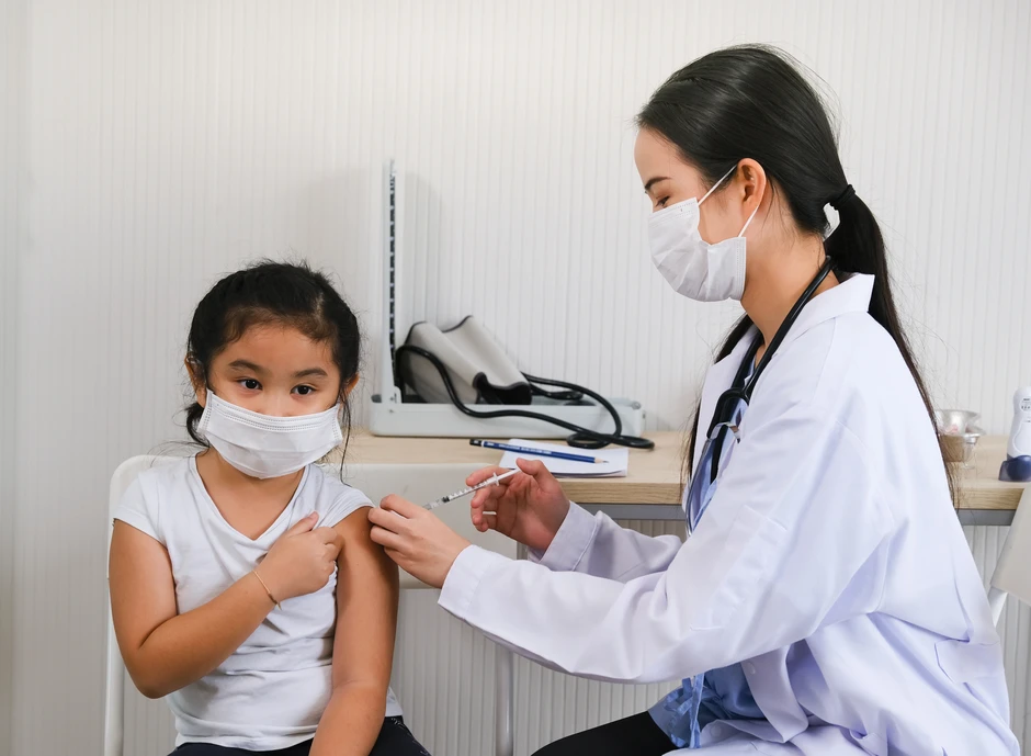 Lá chắn phòng nhóm vi khuẩn não mô cầu trước những thói quen mùa hè Lá chắn phòng nhóm vi khuẩn não mô cầu trước những thói quen mùa hè