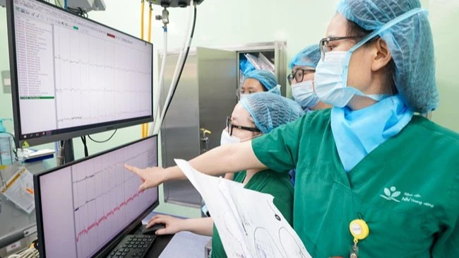 Làm chủ kỹ thuật phẫu thuật động kinh theo chuẩn quốc tế, cứu bé gái khỏi 4 năm co giật Làm chủ kỹ thuật phẫu thuật động kinh theo chuẩn quốc tế, cứu bé gái khỏi 4 năm co giật
