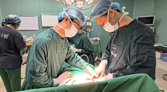 Làm đẹp 'vòng 1', người phụ nữ bị biến chứng, hoại tử nặng nề