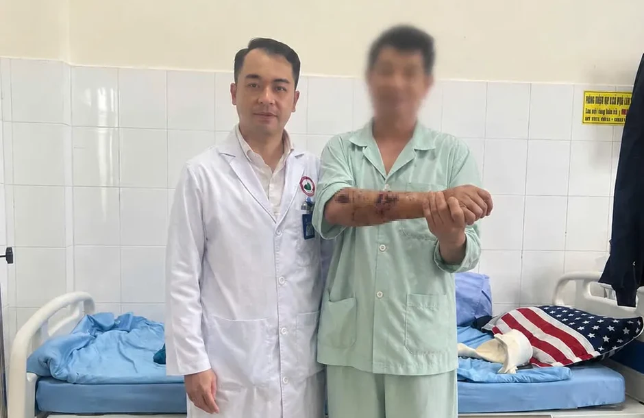Lâm Đồng: Nối thành công cánh tay đứt gần lìa do máy nghiền đá Lâm Đồng: Nối thành công cánh tay đứt gần lìa do máy nghiền đá