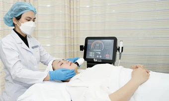 Làm thế nào giảm da chảy xệ, nọng cằm sau sinh? - Báo TinVina