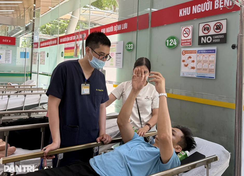 Làm việc giữa trời 40 độ C, nam thanh niên suy thận cấp vì quên uống nước Làm việc giữa trời 40 độ C, nam thanh niên suy thận cấp vì quên uống nước