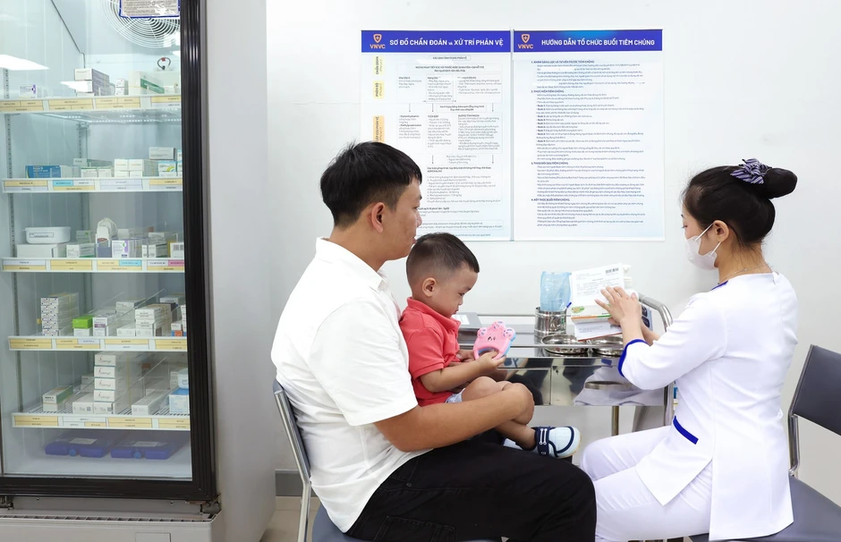 Lần đầu có vaccine phòng tay chân miệng cho trẻ từ 2 tháng tuổi Lần đầu có vaccine phòng tay chân miệng cho trẻ từ 2 tháng tuổi
