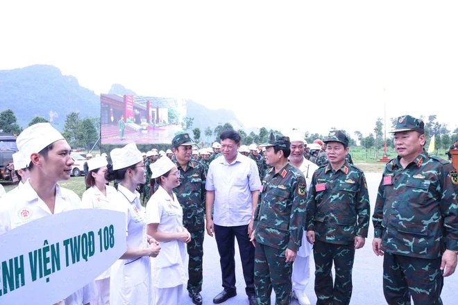 Lần đầu diễn tập thực địa với bệnh viện dã chiến 100 giường Lần đầu diễn tập thực địa với bệnh viện dã chiến 100 giường