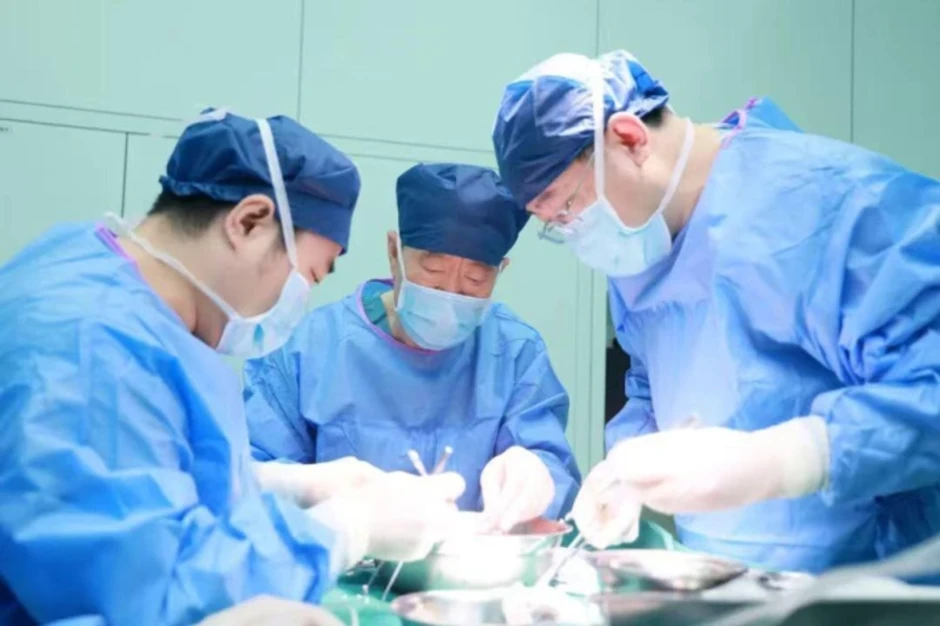 Lần đầu ghép cùng lúc gan và thận lợn biến đổi gene cho người Lần đầu ghép cùng lúc gan và thận lợn biến đổi gene cho người