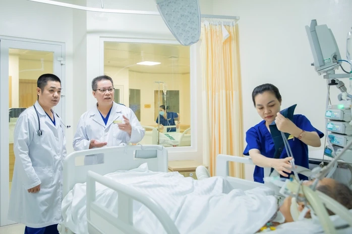 Lần đầu tại miền Trung: Thay khớp gối bằng robot, bệnh nhân tập đi ngay sau mổ Lần đầu tại miền Trung: Thay khớp gối bằng robot, bệnh nhân tập đi ngay sau mổ
