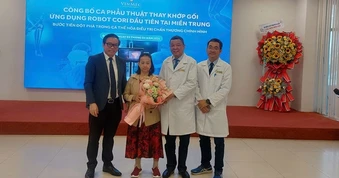 Lần đầu tại miền Trung: Thay khớp gối bằng robot, bệnh nhân tập đi ngay sau mổ