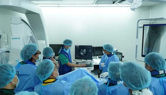 Lần đầu tại Việt Nam, phẫu thuật khoan cắt mảng xơ vữa mạch máu bằng laser