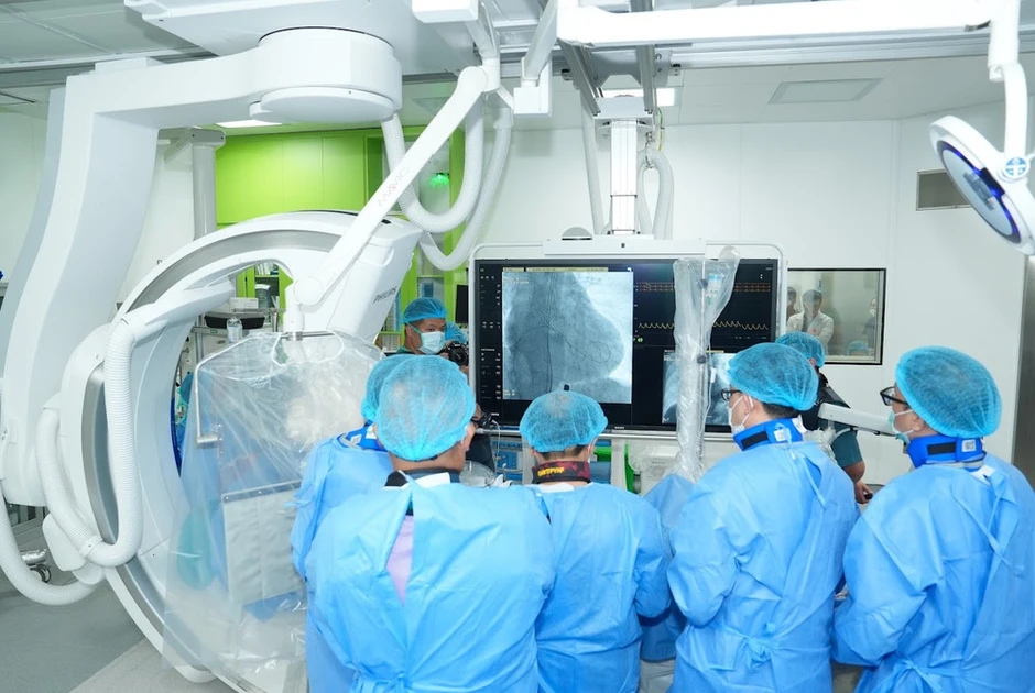 Lần đầu thực hiện TAVI tại Bệnh viện Bạch Mai cơ sở Ninh Bình, cứu người bệnh 80 tuổi hẹp van tim nặng Lần đầu thực hiện TAVI tại Bệnh viện Bạch Mai cơ sở Ninh Bình, cứu người bệnh 80 tuổi hẹp van tim nặng
