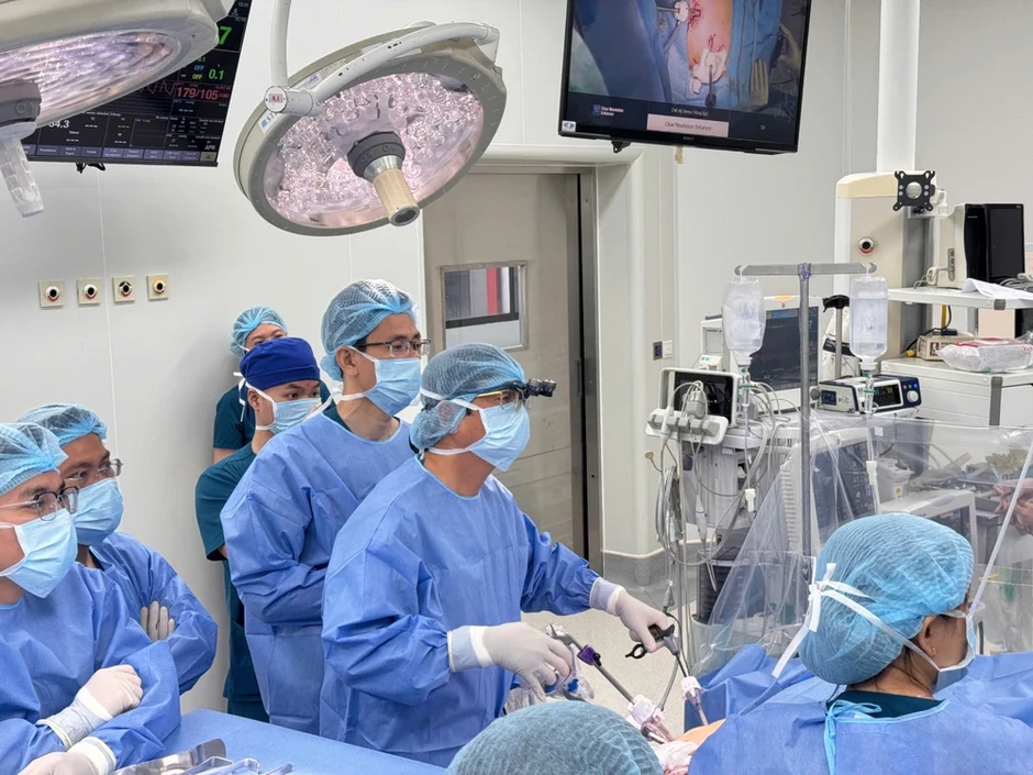 Lần đầu tiên ghép thận thành công tại Bệnh viện Nhi đồng 1 Lần đầu tiên ghép thận thành công tại Bệnh viện Nhi đồng 1
