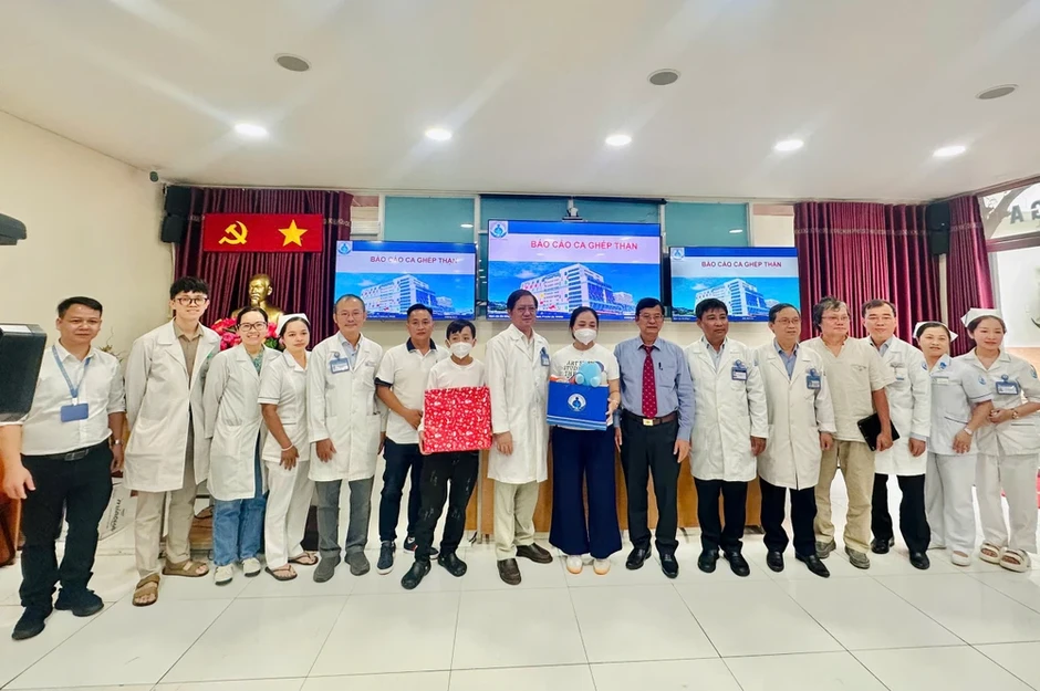 Lần đầu tiên ghép thận thành công tại Bệnh viện Nhi đồng 1 Lần đầu tiên ghép thận thành công tại Bệnh viện Nhi đồng 1