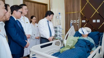Lần đầu tiên tại Việt Nam, hai bệnh viện luân phiên điều khiển robot phẫu thuật cách nhau hơn 1.700km