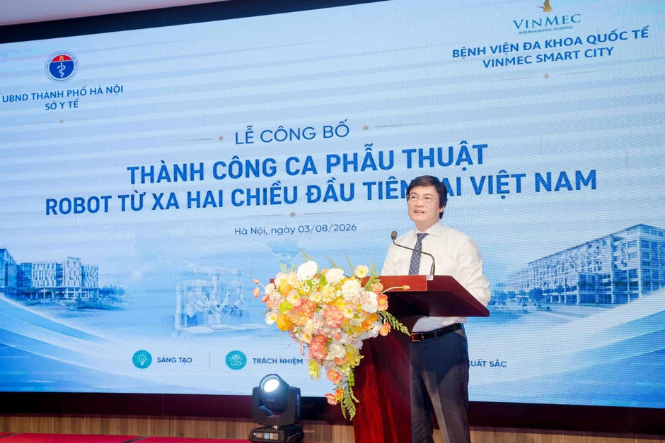 Lần đầu tiên tại Việt Nam - Vinmec phẫu thuật xuyên Việt hai chiều bằng robot cách xa 1.700 km Lần đầu tiên tại Việt Nam - Vinmec phẫu thuật xuyên Việt hai chiều bằng robot cách xa 1.700 km