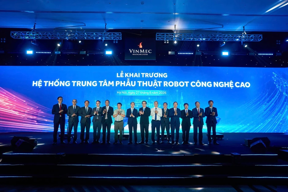 Lần đầu tiên vận hành hệ thống phẫu thuật robot đa kết nối quy mô toàn quốc Lần đầu tiên vận hành hệ thống phẫu thuật robot đa kết nối quy mô toàn quốc