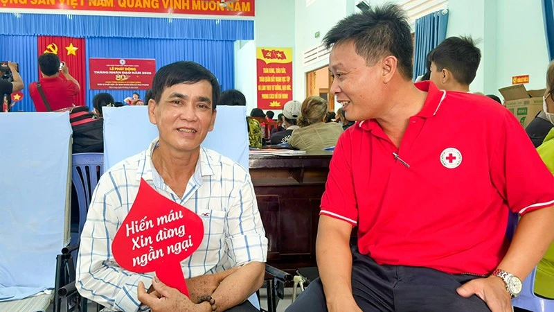 Lan tỏa mạnh mẽ phong trào hiến máu tình nguyện ở Vĩnh Long Lan tỏa mạnh mẽ phong trào hiến máu tình nguyện ở Vĩnh Long