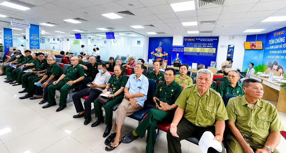 Lan tỏa nghĩa tình tháng 7 với 10.000 liều vaccine cúm dành tặng người có công