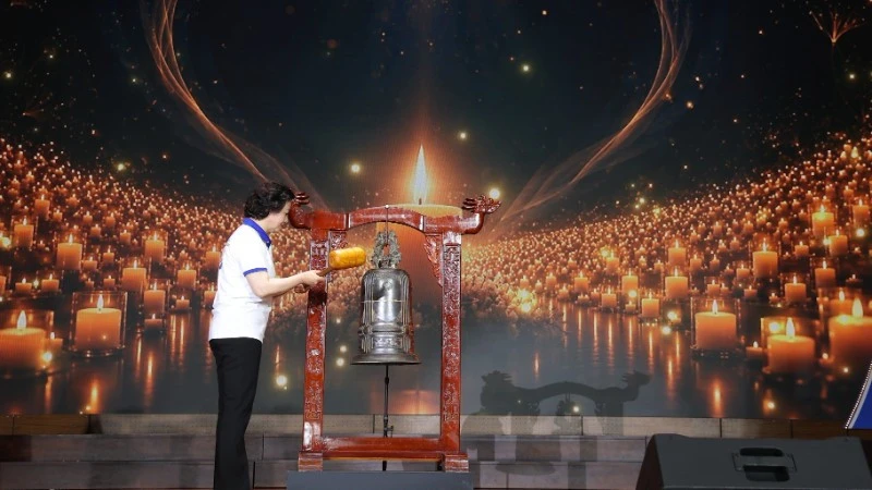 Lan tỏa phong trào hiến tặng mô, tạng để xây dựng nền y học hiện đại, nhân văn, vì hạnh phúc của muôn người Lan tỏa phong trào hiến tặng mô, tạng để xây dựng nền y học hiện đại, nhân văn, vì hạnh phúc của muôn người