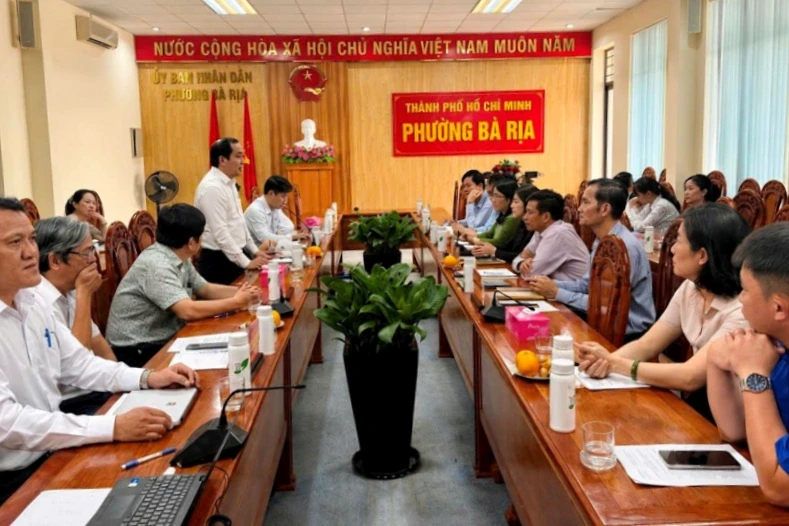 Lãnh đạo Sở Y tế TPHCM khảo sát "ẩn danh" người dân đi khám sức khỏe Lãnh đạo Sở Y tế TPHCM khảo sát "ẩn danh" người dân đi khám sức khỏe
