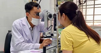 Lãnh đạo Sở Y tế TPHCM khảo sát "ẩn danh" người dân đi khám sức khỏe