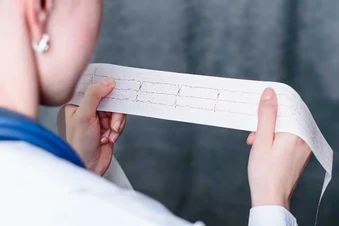 Lào Cai: Bé 2 tuổi nhập viện vì nhịp tim hơn 285 lần/phút