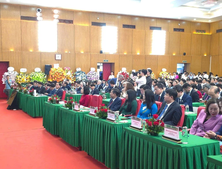 Lào Cai ký kết hợp tác y tế toàn diện với Bệnh viện Bạch Mai Lào Cai ký kết hợp tác y tế toàn diện với Bệnh viện Bạch Mai