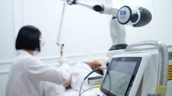 Laser điều trị nám, tàn nhang có gây mỏng da? - Báo TinVina