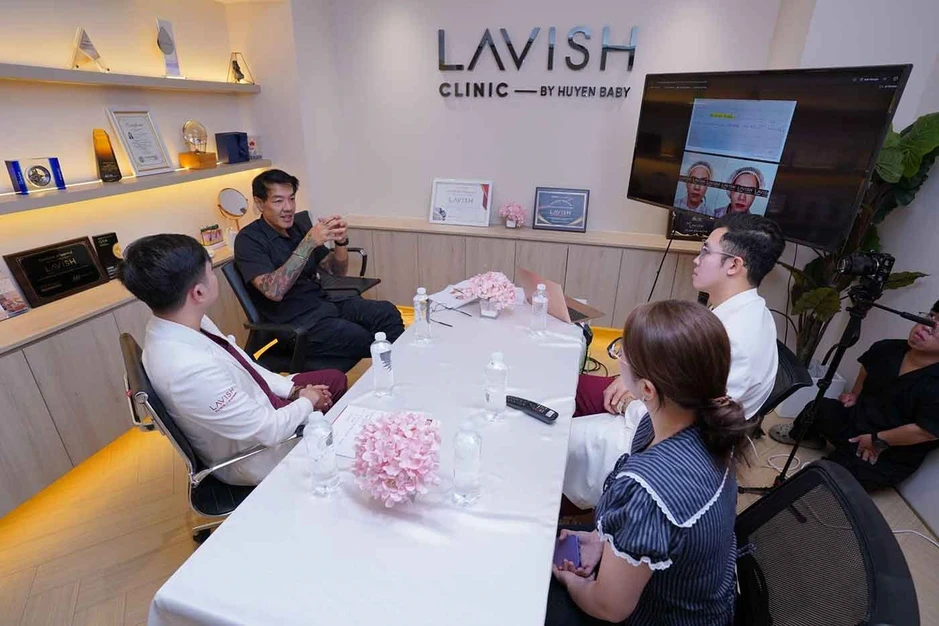 Lavish Clinic hợp tác tiến sĩ, bác sĩ người Úc phát triển chiến lược điều trị nám