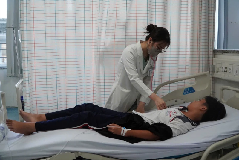 Liên tiếp 2 vụ ngộ độc sau khi ăn bánh mì tại TP Hồ Chí Minh Liên tiếp 2 vụ ngộ độc sau khi ăn bánh mì tại TP Hồ Chí Minh