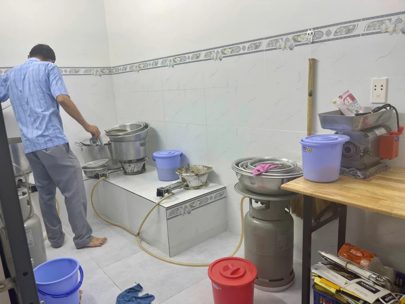 Liên tiếp 2 vụ ngộ độc sau khi ăn bánh mì tại TP Hồ Chí Minh Liên tiếp 2 vụ ngộ độc sau khi ăn bánh mì tại TP Hồ Chí Minh