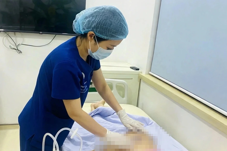 Liên tiếp 5 người nhập viện vì biến chứng làm đẹp xuất hiện sau 5-10 năm Liên tiếp 5 người nhập viện vì biến chứng làm đẹp xuất hiện sau 5-10 năm