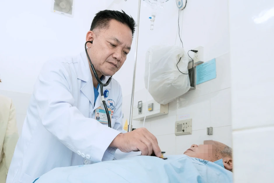 Liên tiếp ghi nhận nhiều người ở TPHCM nguy kịch sau cơn đau ngực đột ngột Liên tiếp ghi nhận nhiều người ở TPHCM nguy kịch sau cơn đau ngực đột ngột