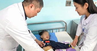Loại bỏ khối u đầu tụy phức tạp cho bệnh nhi 8 tuổi