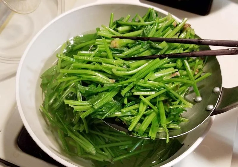 Loại rau được ví như "mỹ phẩm tự nhiên", giúp da sáng, giảm tàn nhang, dưỡng tóc đen và bóng hơn, chợ Việt bán rất rẻ Loại rau được ví như "mỹ phẩm tự nhiên", giúp da sáng, giảm tàn nhang, dưỡng tóc đen và bóng hơn, chợ Việt bán rất rẻ